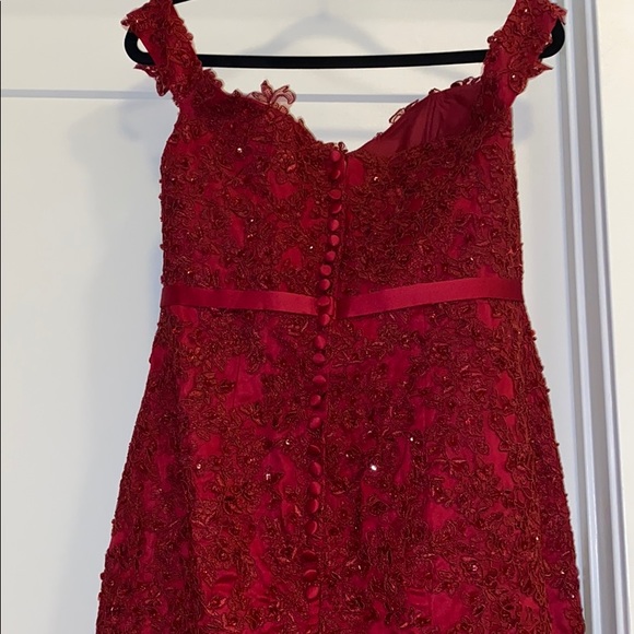 Formal Mermaid Dress in Deep Red size 10 but is more like 8 - Picture 5 of 9